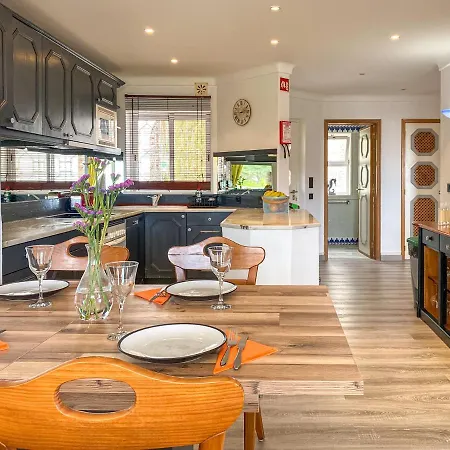 Lovely In 2bd 250m Ocean View And Ac Wi-fi Pool Apartmán