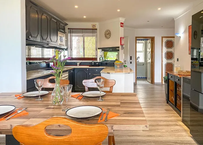 Lovely In 2bd 250m Ocean View And Ac Wi-fi Pool Apartment